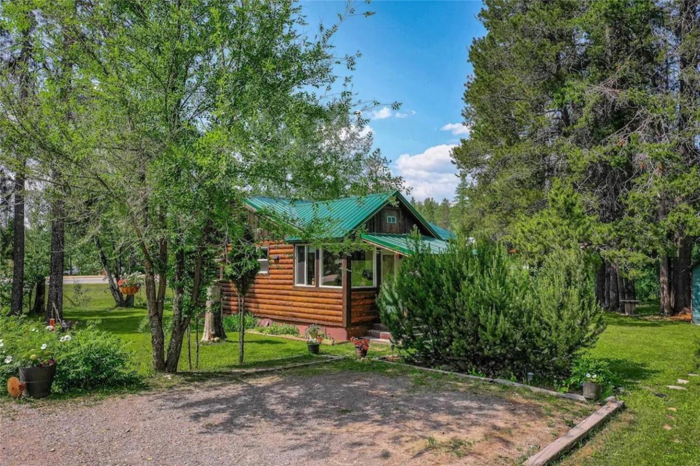 Glacier Homestead Coram Exterior foto