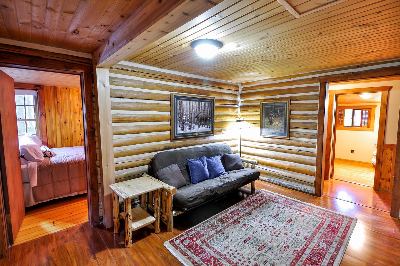 Glacier Homestead Coram Exterior foto