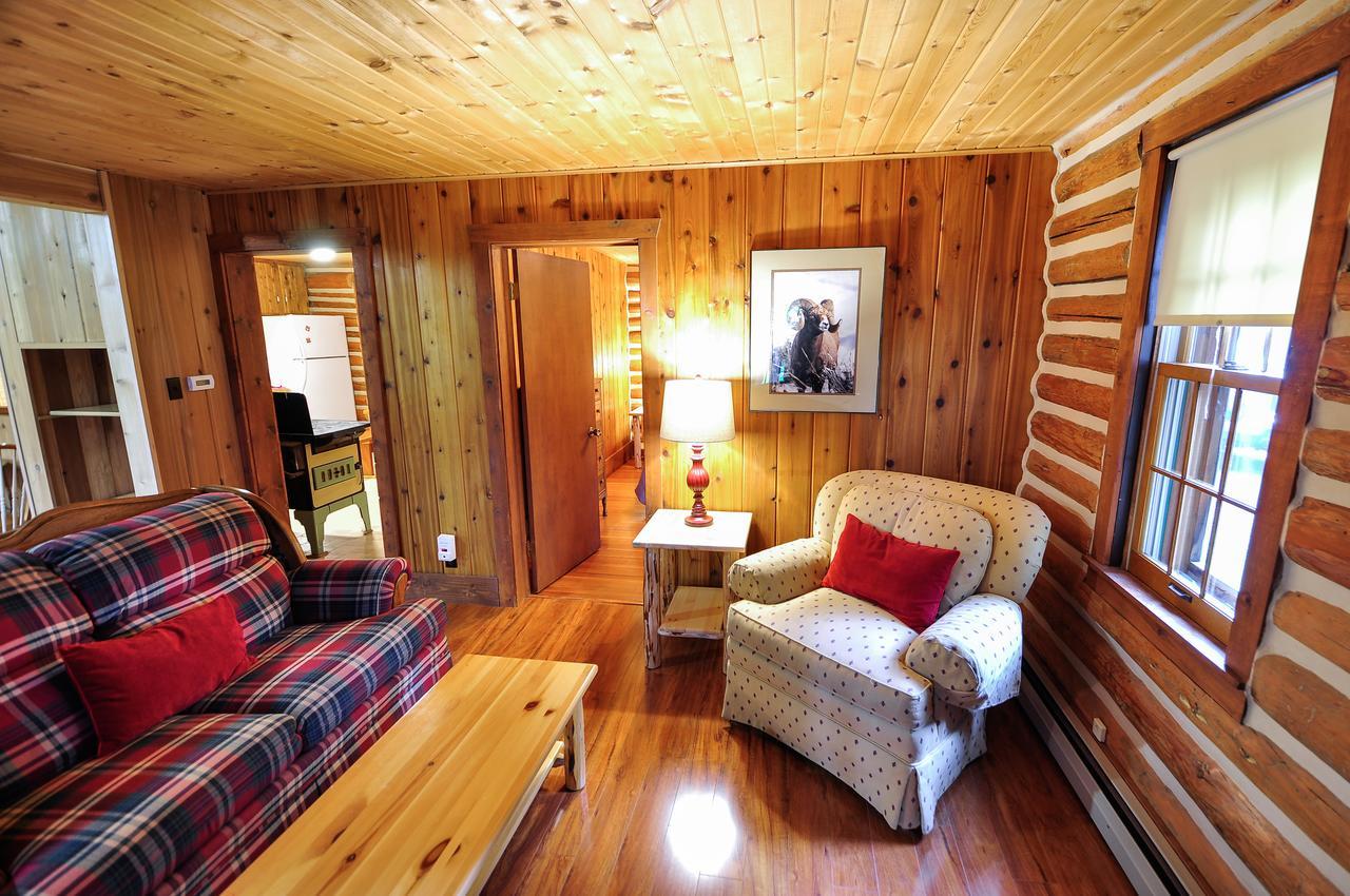 Glacier Homestead Coram Exterior foto