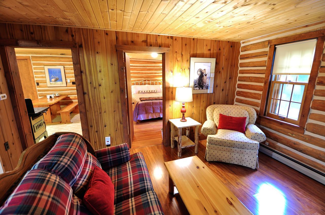 Glacier Homestead Coram Exterior foto